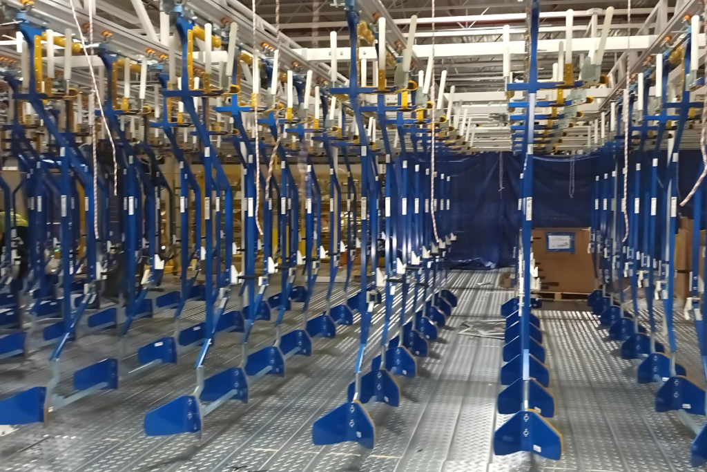 Empty hooks on accumulation bars during the project's installation phase