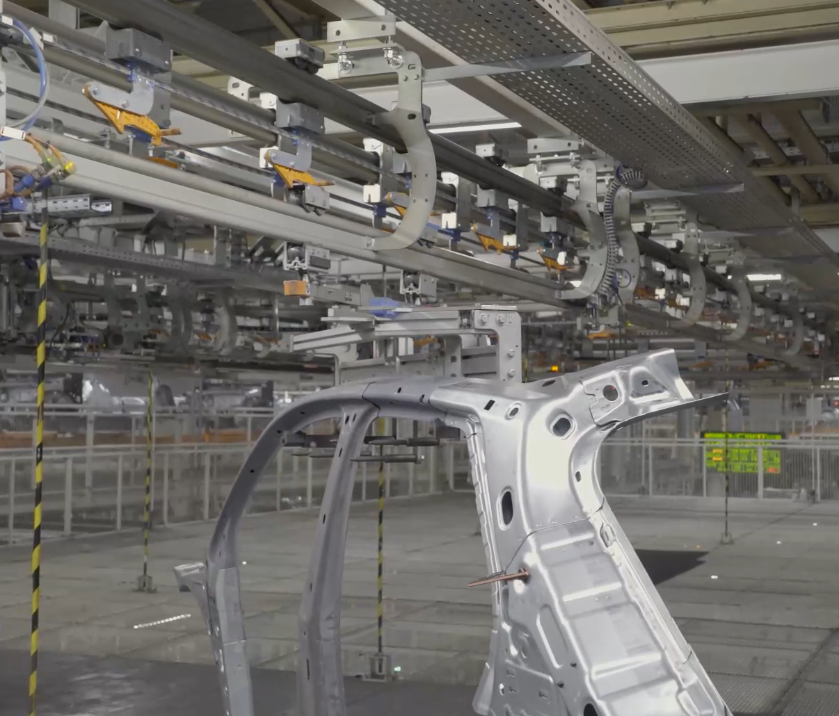 Power Engine Conveyor Overhead Conveyors: A Guide to optimizing your Intralogistics - Esypro